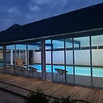 Le Manoir Des Marronniers Sully (Calvados)